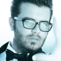 دانلود آهنگ مصطفی یگانه ساعت نرو جلو